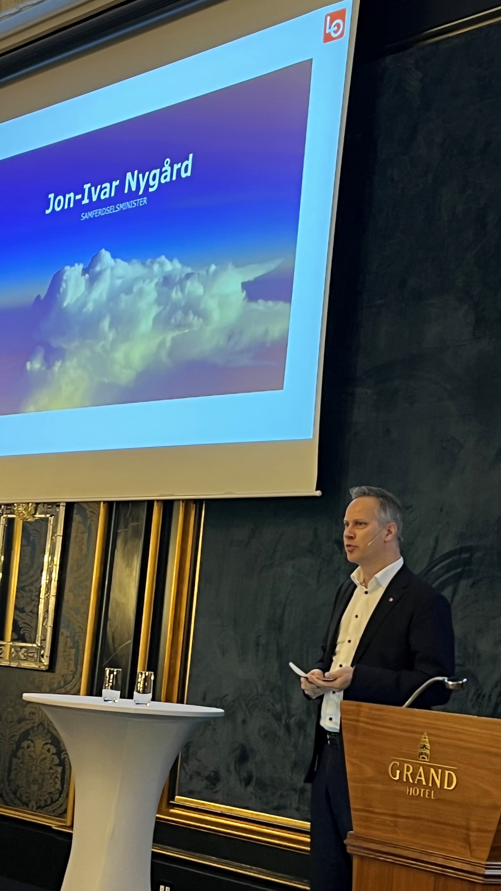 Samferdselsminister Jon-Ivar Nygård (Ap) på LOs Luftfartskoneranse