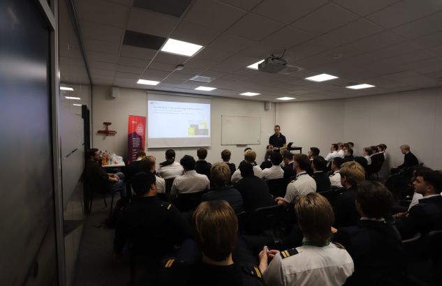 Med to propeller til studentarrangement